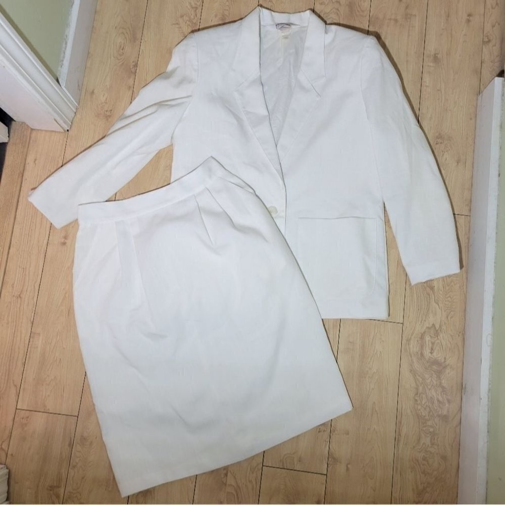 Vintage 1980s Koret white single breasted blazer suit skirt set small medium